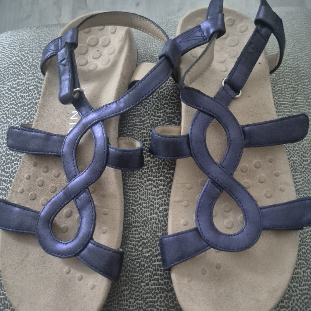 Vionic Purple Sandals with Contoured Comfort Design